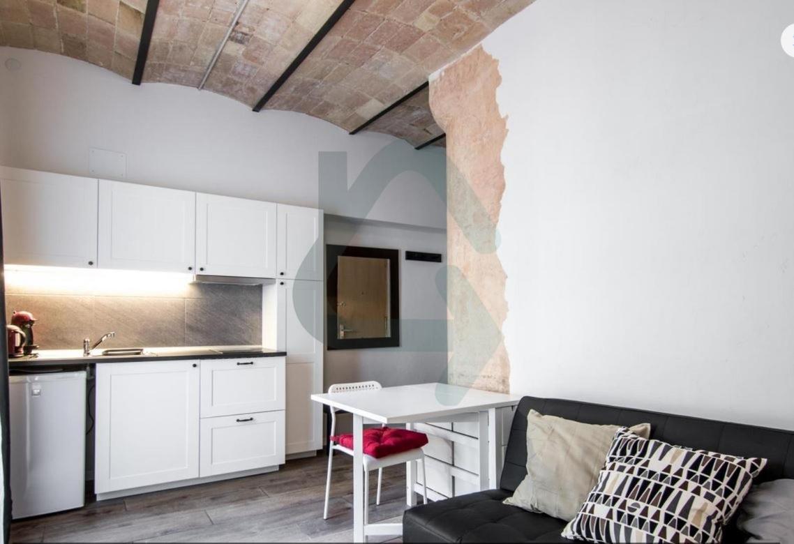 Cozy Apartment In Sants Barcelona Bagian luar foto